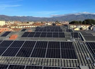 Efficientamento energetico: installati 150 pannelli fotovoltaici su due edifici comunali